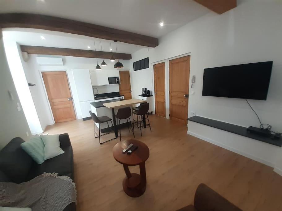 Classe 4 Etoiles - Cybele - Centre Ville 2 Chambres, Cour Privative Et Garage فيين المظهر الخارجي الصورة