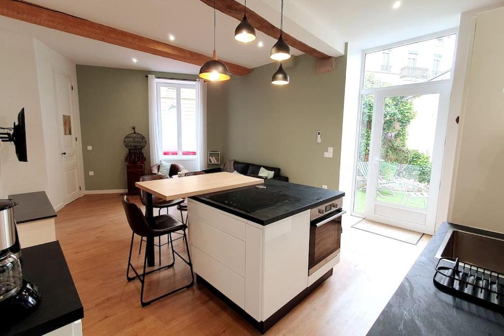 Classe 4 Etoiles - Cybele - Centre Ville 2 Chambres, Cour Privative Et Garage فيين المظهر الخارجي الصورة