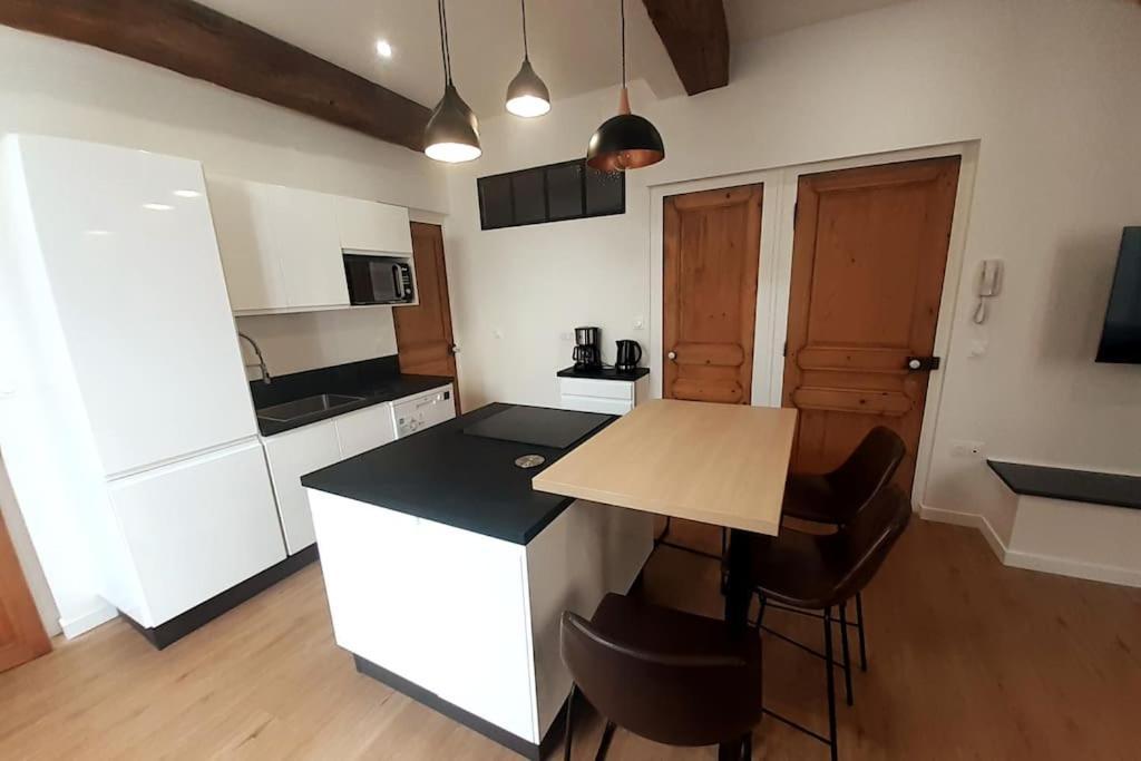 Classe 4 Etoiles - Cybele - Centre Ville 2 Chambres, Cour Privative Et Garage فيين المظهر الخارجي الصورة