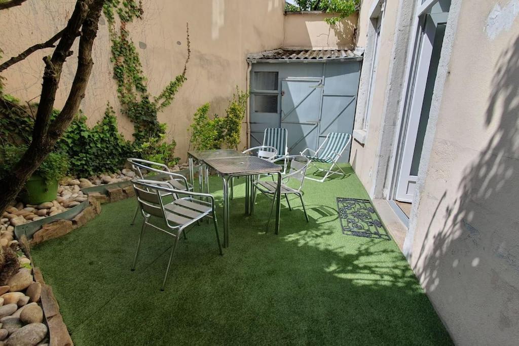 Classe 4 Etoiles - Cybele - Centre Ville 2 Chambres, Cour Privative Et Garage فيين المظهر الخارجي الصورة